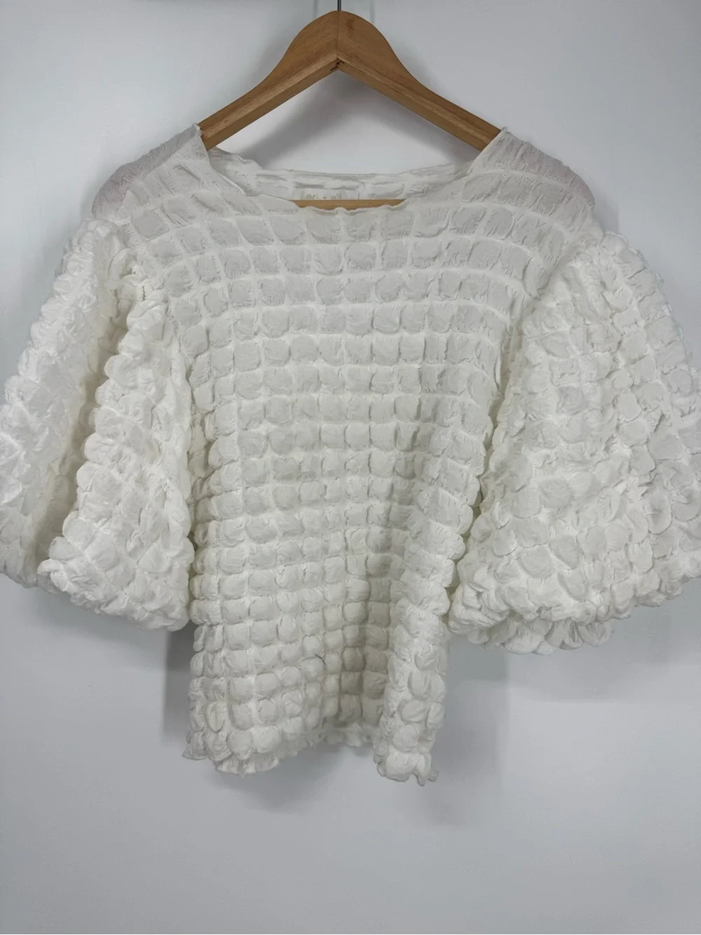 Eri + Ali Textured Puff-Sleeve Top White Textured Bubble Smocked Fitted Size S